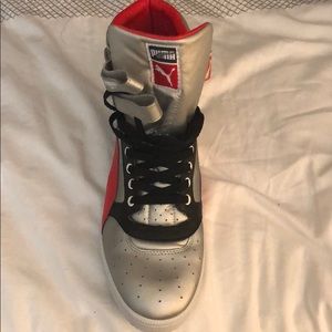 Puma men size 10.5 high top sneakers